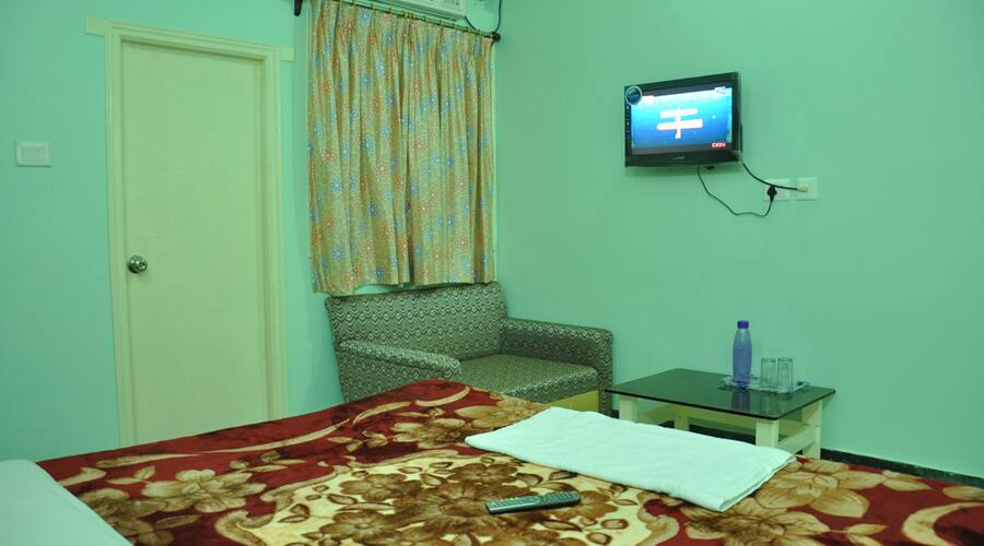 TG Rooms Cantonment, Varanasi 4